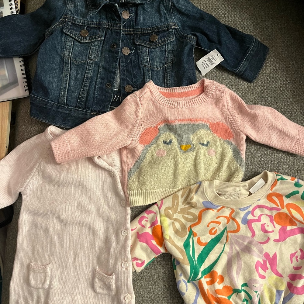 Assorted GAP baby girl tops and clothes (0-3, 3-6 months)